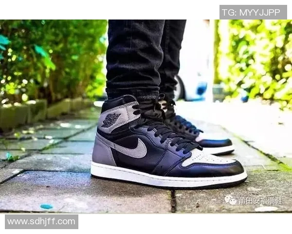 足球球星下车瞬间手提包亮相 引领时尚潮流彰显个性风格 足球球星下车瞬间手提包亮相 引领时尚潮流彰显个性风格